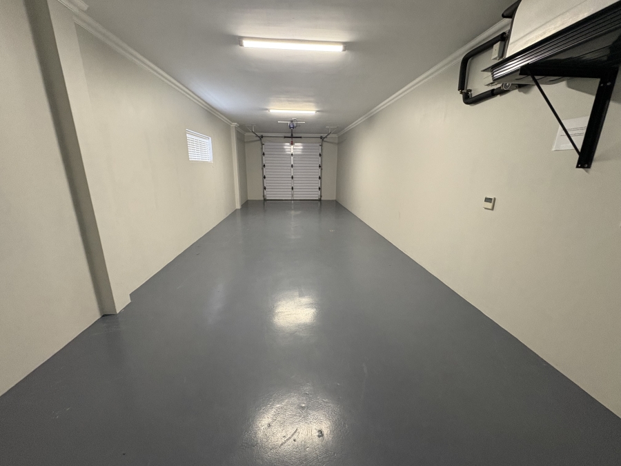 To Let 4 Bedroom Property for Rent in Yzerfontein Western Cape
